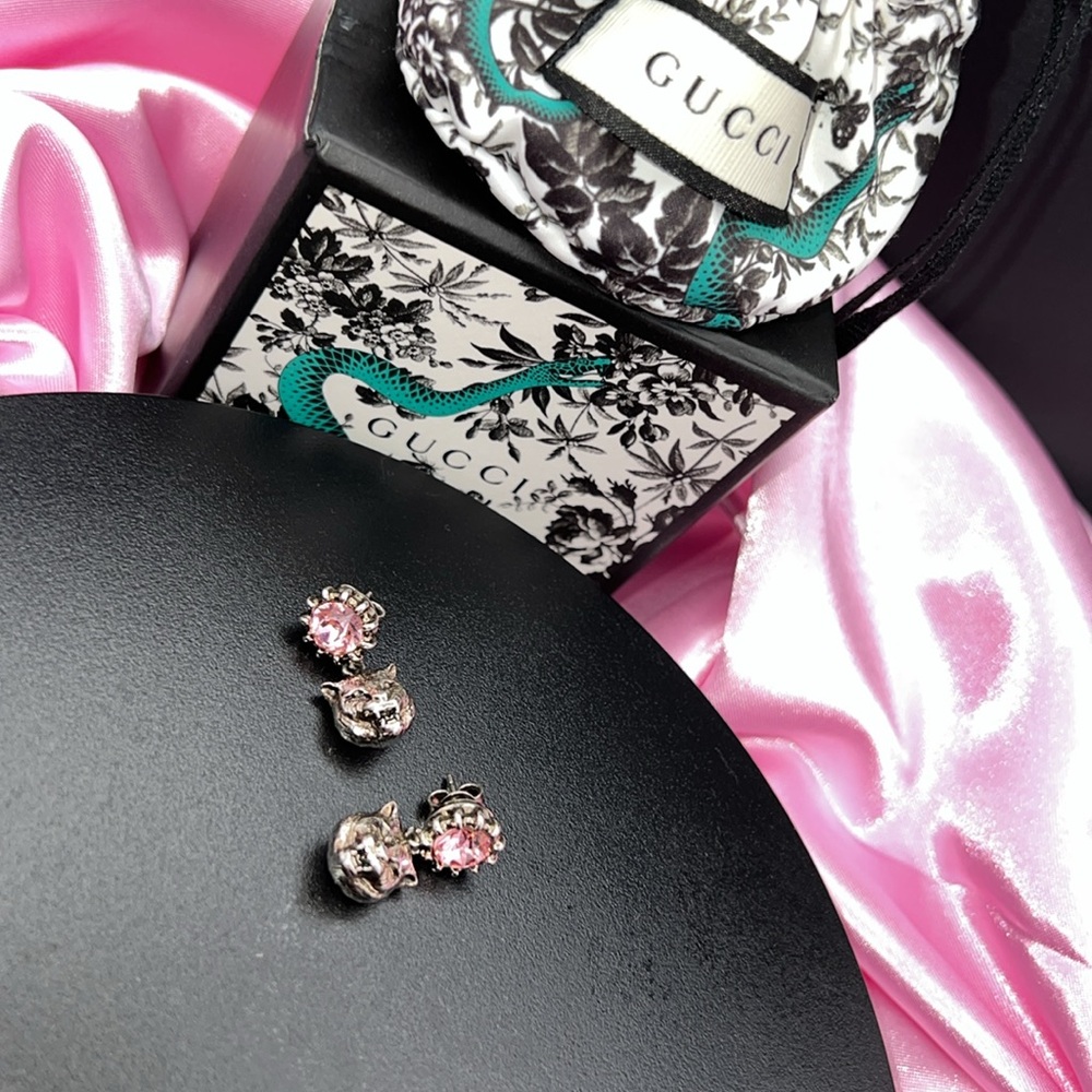 NEW✨$650 GUCCI Pink Crystal Stud Silver Tone FELINE TIGER CAT Dangle EARRINGS - Picture 4 of 11